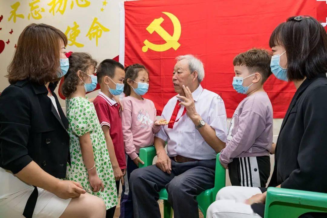 《花束般的恋爱》豆瓣评分8.7,是否纯粹的爱情最终都会败给现实?-最佳问答网站
